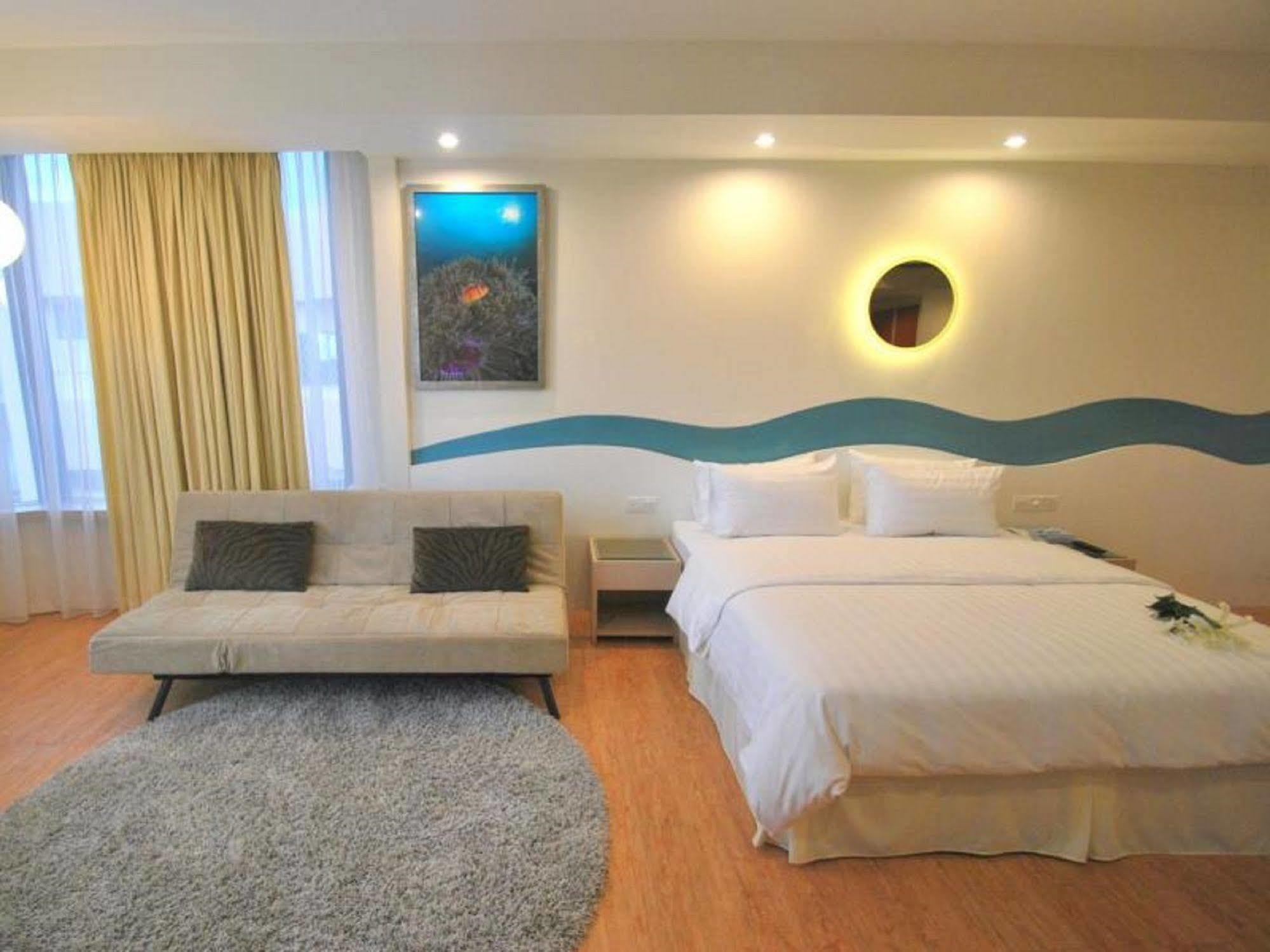 Oceania Hotel Kota Kinabalu Exteriör bild