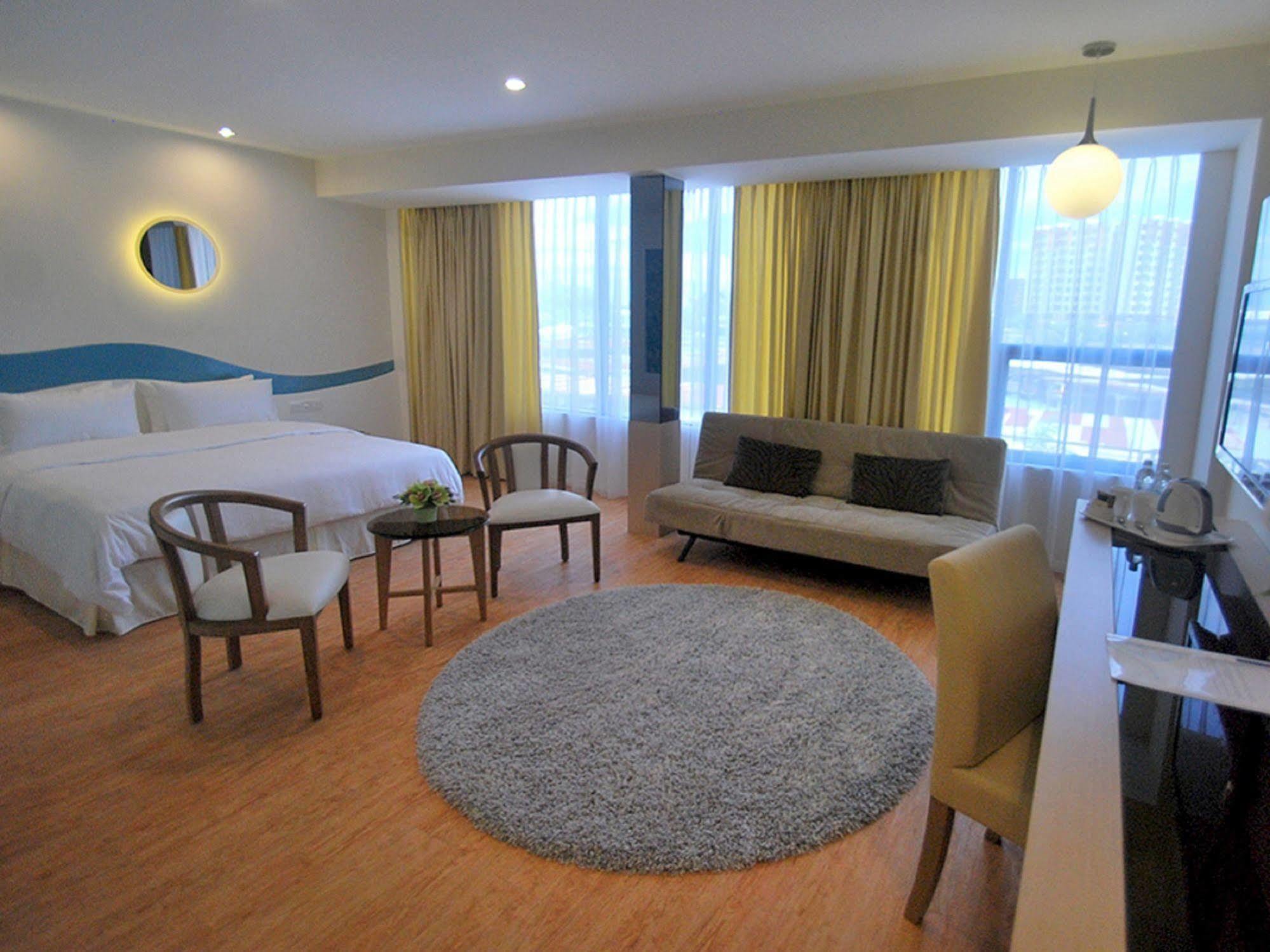 Oceania Hotel Kota Kinabalu Exteriör bild